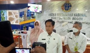 Kepala Kantor Wilayah Badan Pertanahan Nasional (BPN) Kota Bogor, Rahmat (tengah). (Foto: Beritasatu Photo)